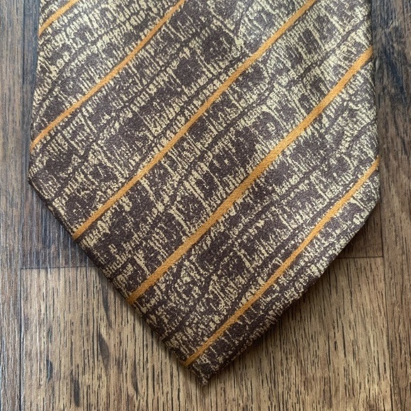 Escada Golden Silk Tie - Picture 7 of 7